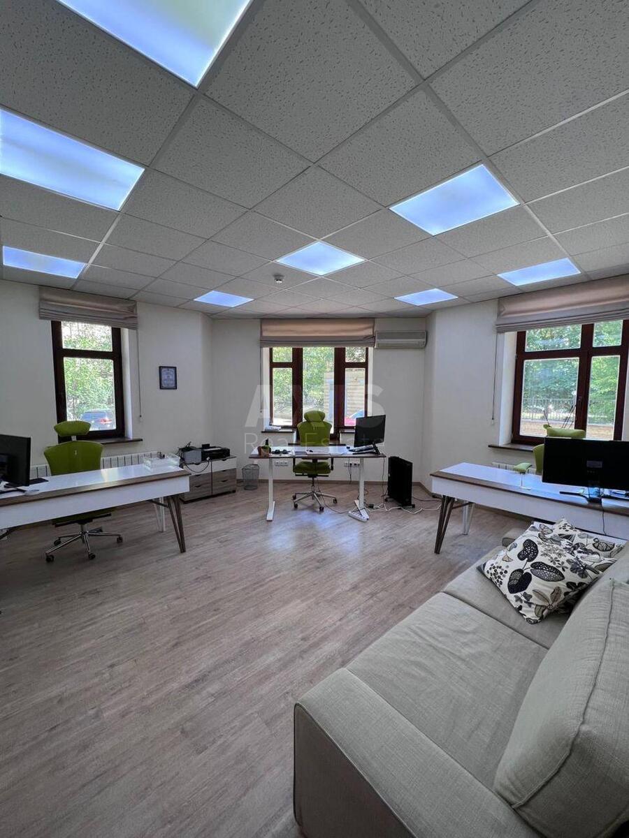 Office vul. Volodymyrs'ka 38, 323m2