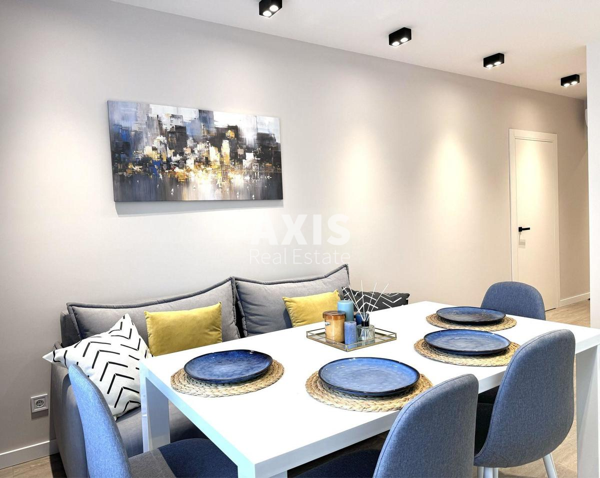 2k apartment vul. Yulia Zdanovska 36А0