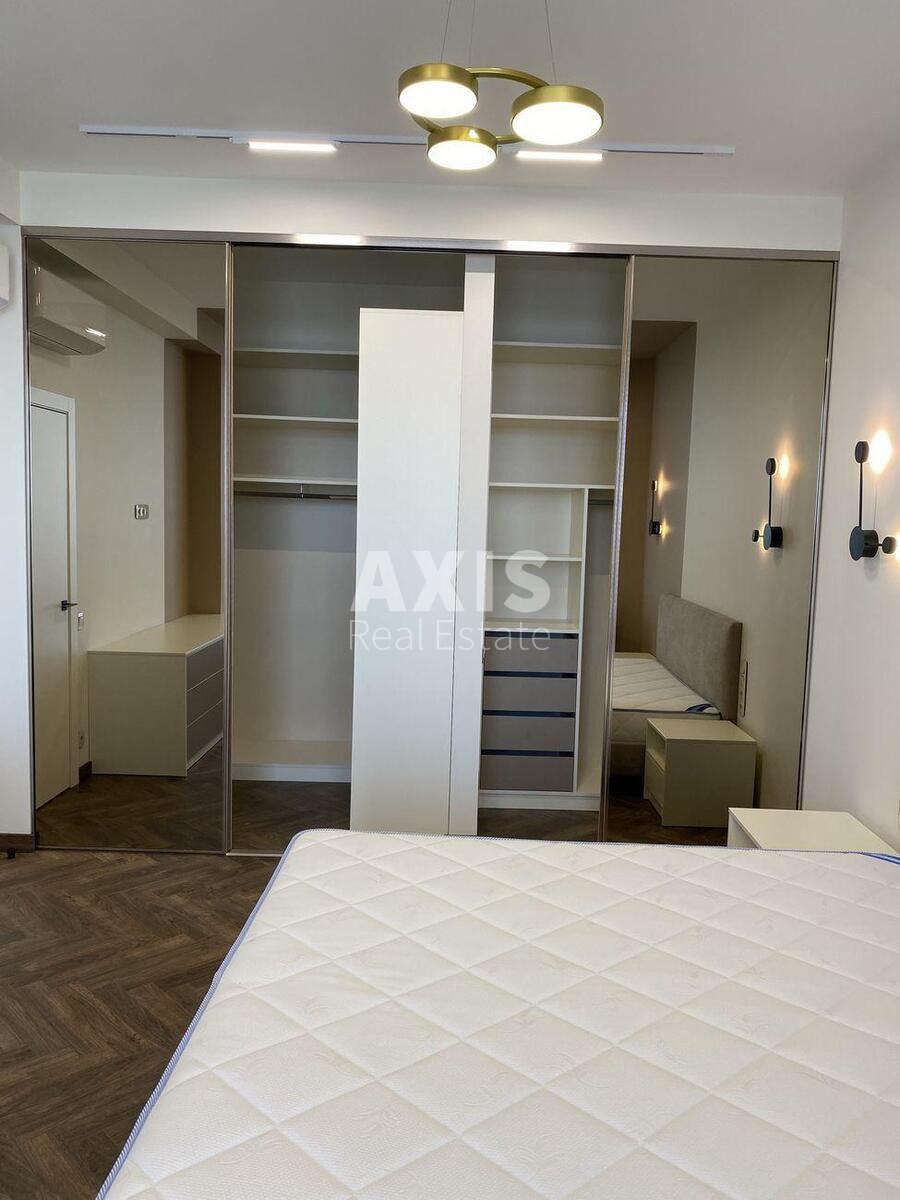 4k apartment vul. Strutyns'kogo Sergija 25