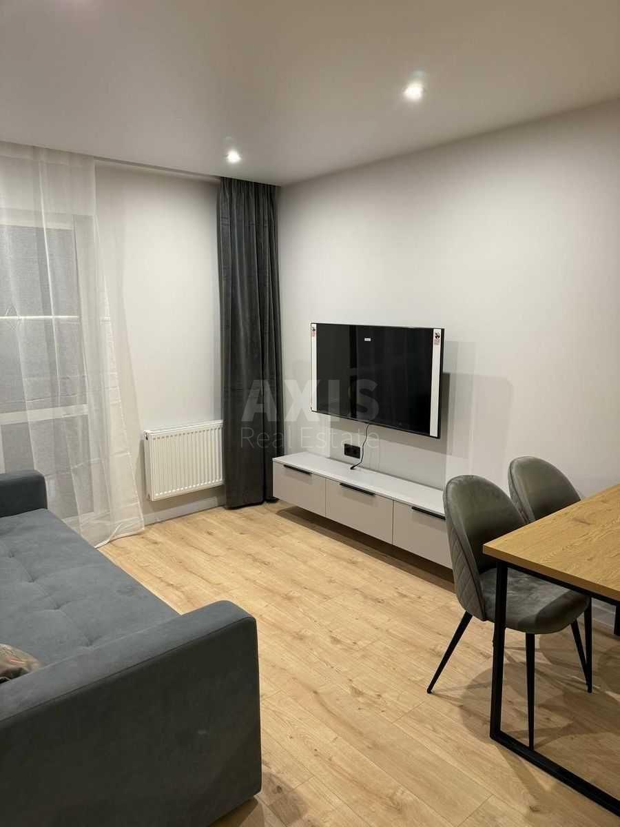 2k apartment vul. Myhajla Maksymovycha 241