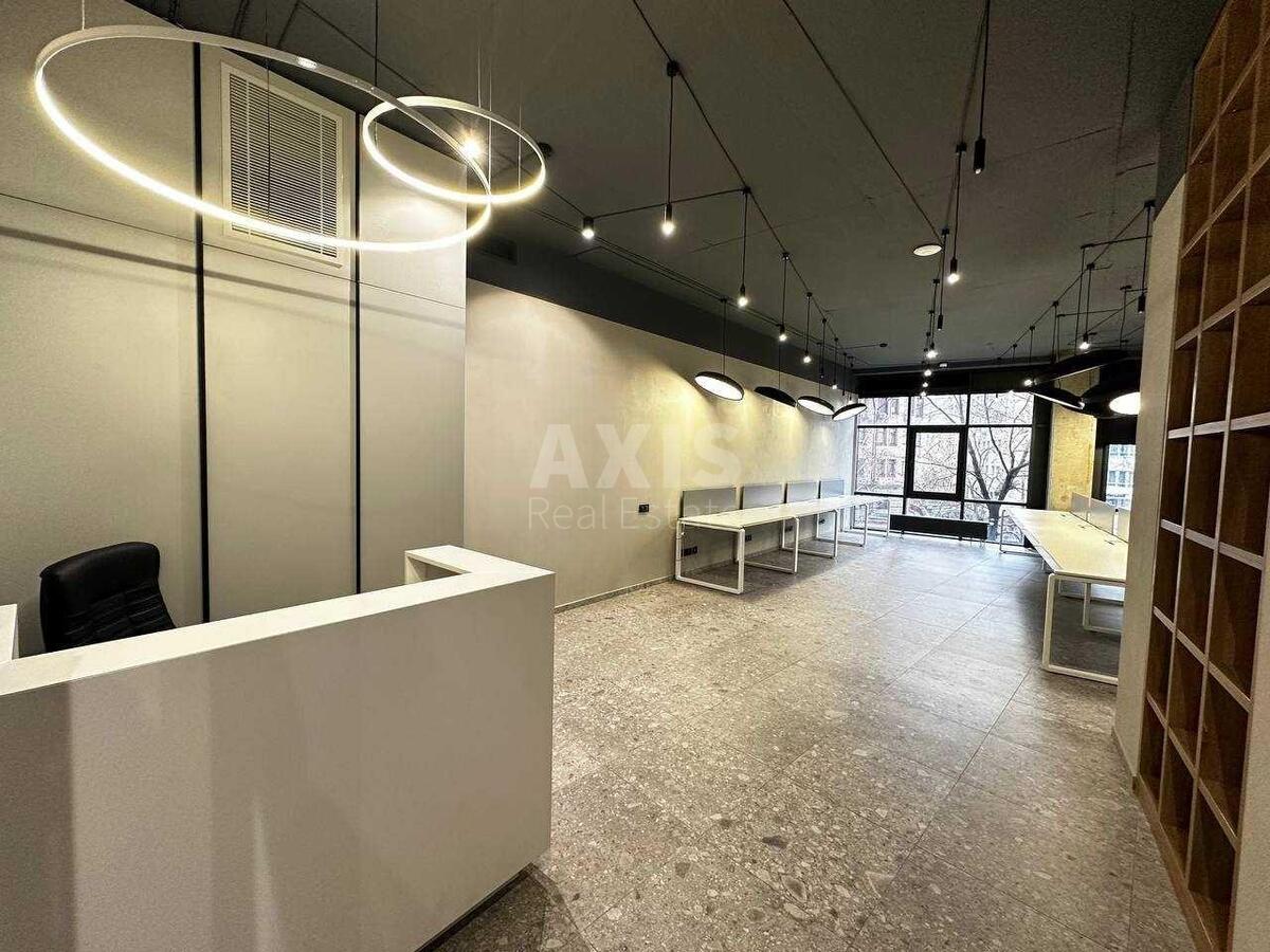 Office vul. Jevgena Konoval'cja 36, 253m23