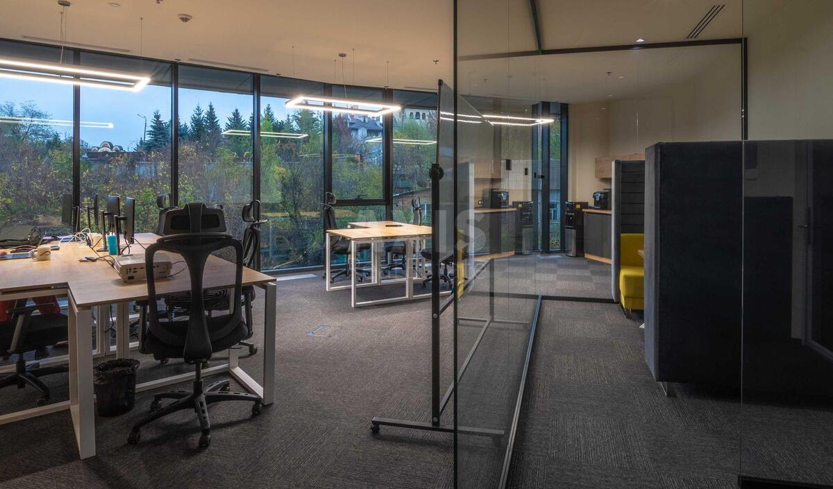 Office vul. Strutyns'kogo Sergija 13/15, 65m25