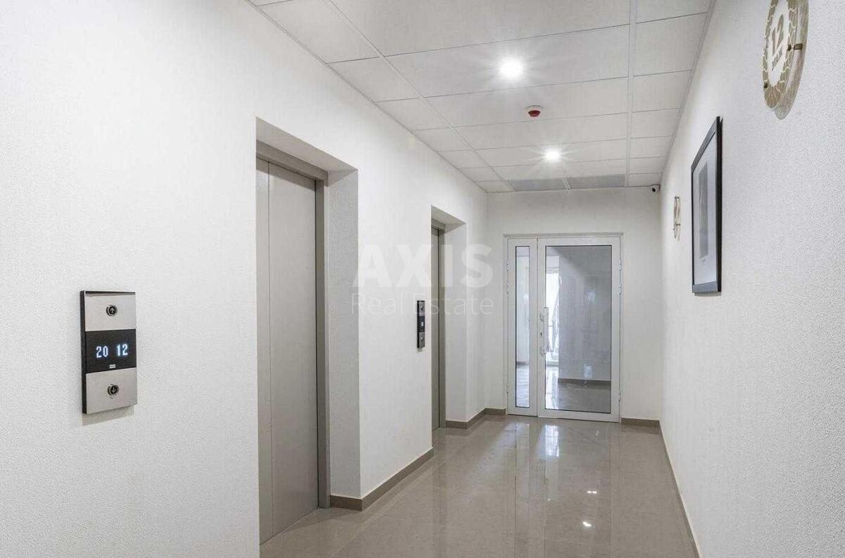 Office vul. Zhyljans'ka 68, 87m27