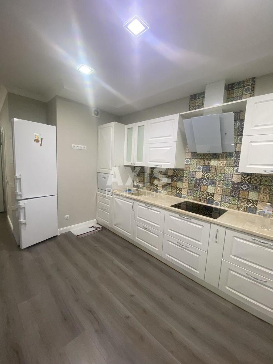1k apartment pr-t Sobornosti 300