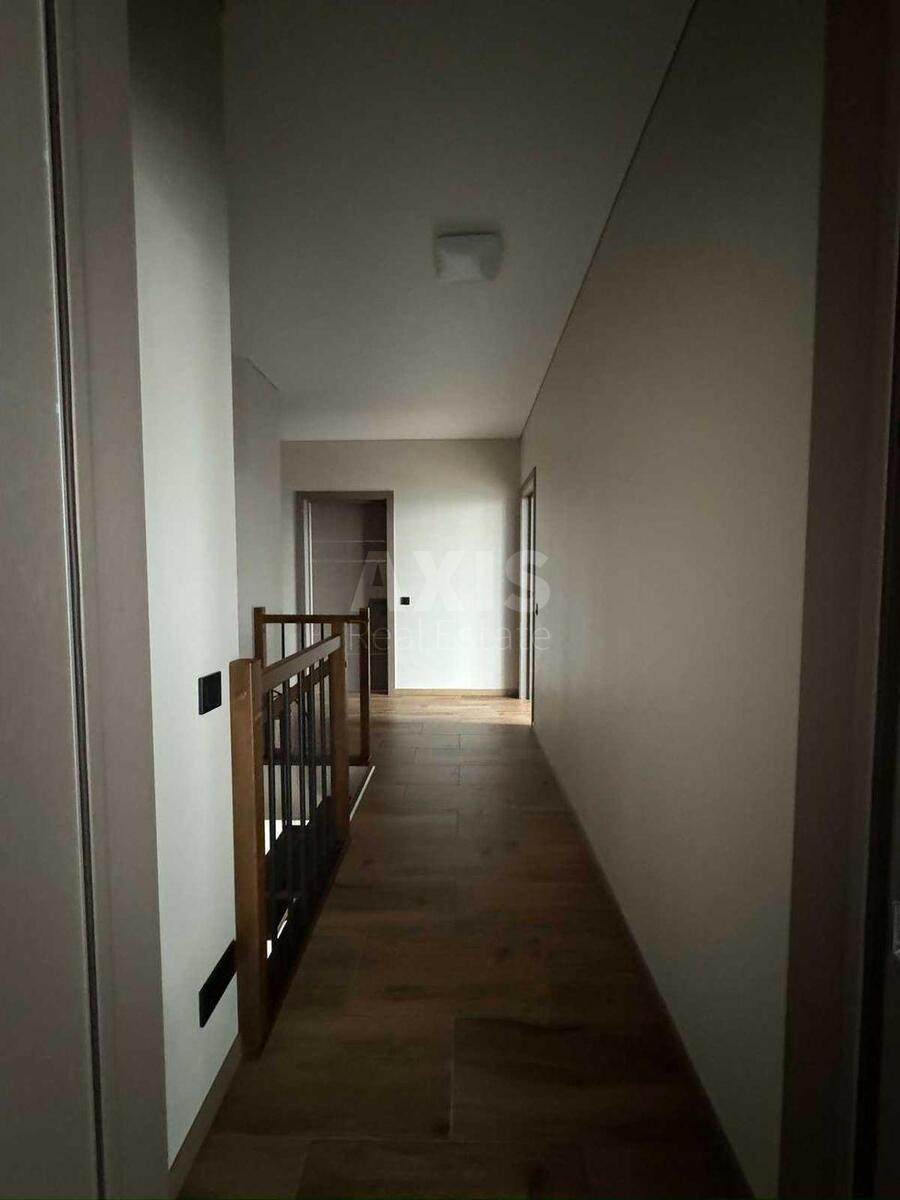 4k apartment vul. Berezhans'ka 155