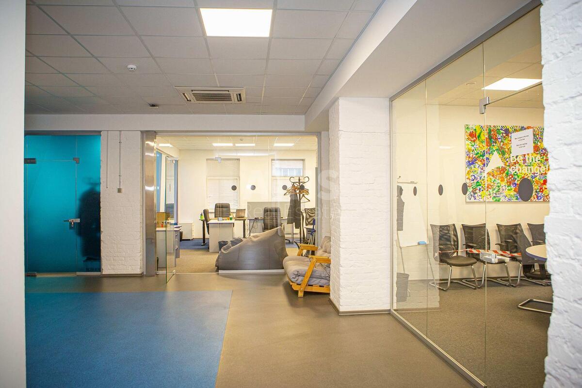 Office vul. Vyborz'ka 89А, 230m2