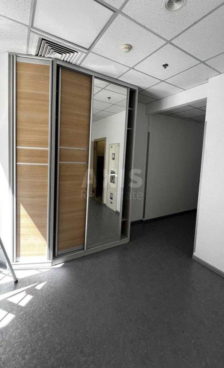 Office vul. Fizkul'tury 28, 132m2570625