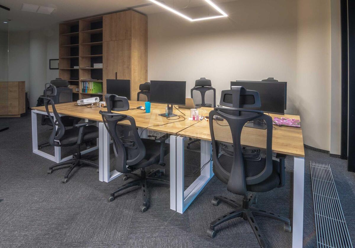 Office vul. Strutyns'kogo Sergija 13/15, 65m26