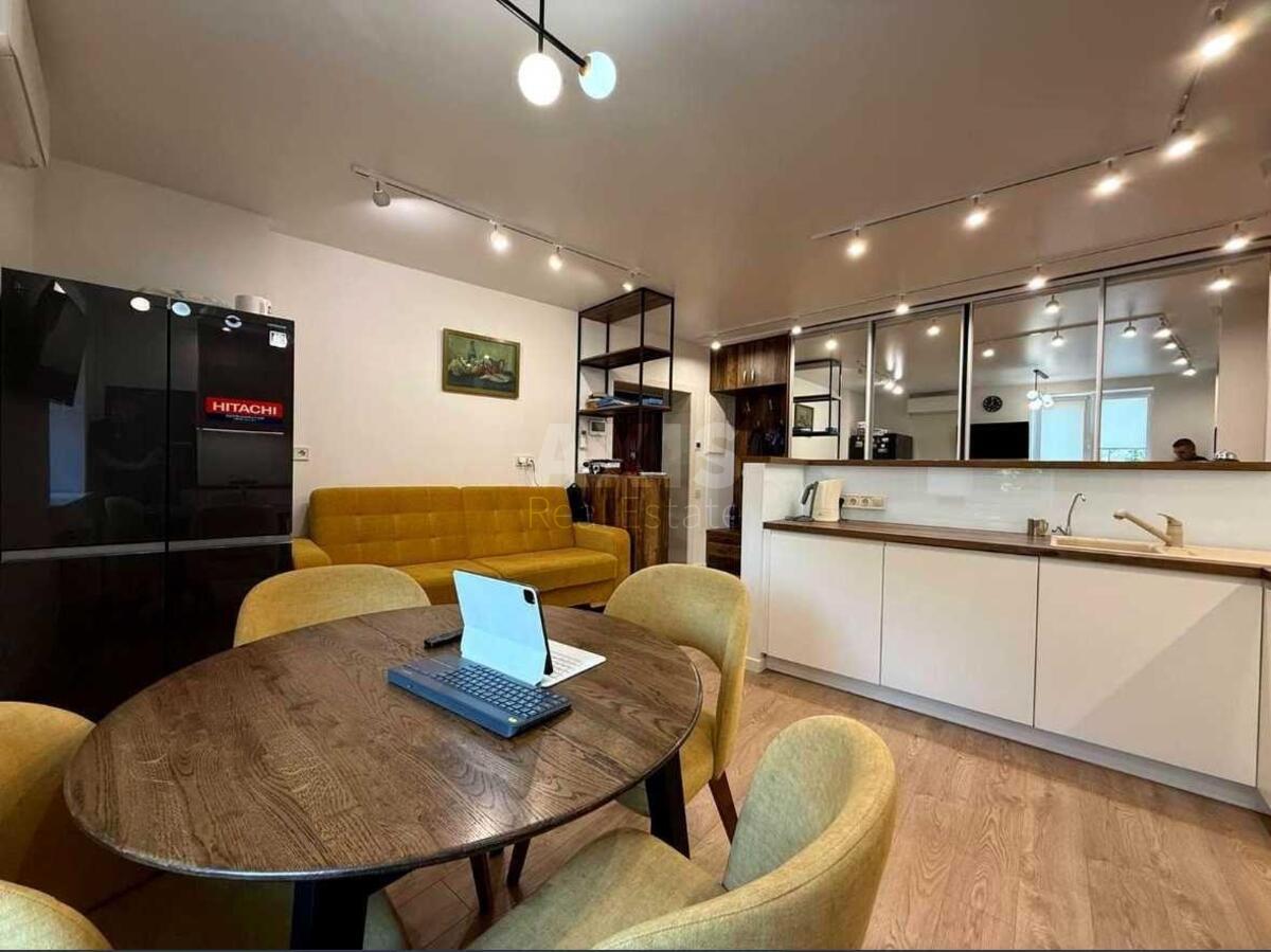 3k apartment vul. Gogolivs'ka 37/262007