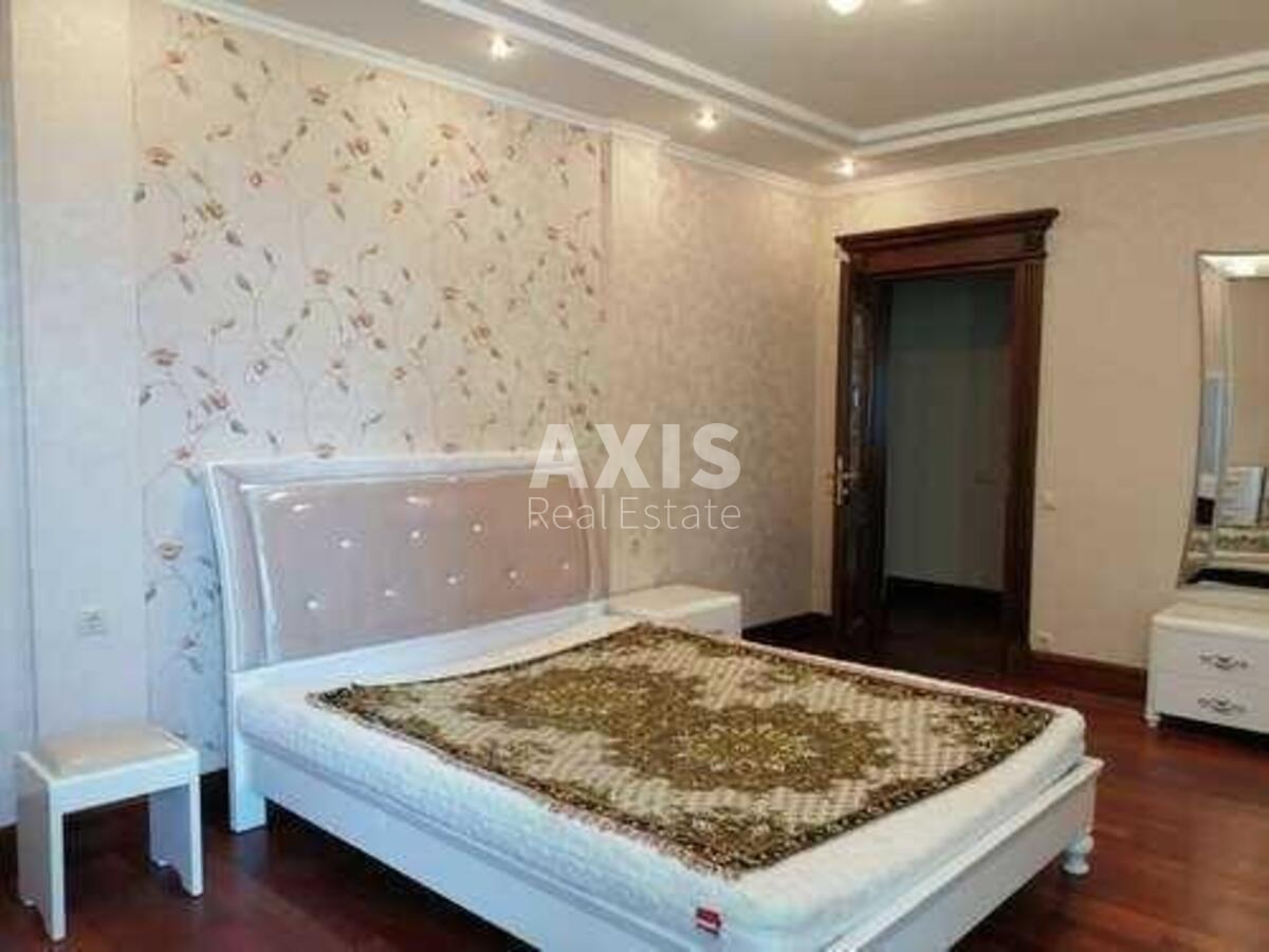 5k apartment vul. Staronavodnyc'ka 4в1