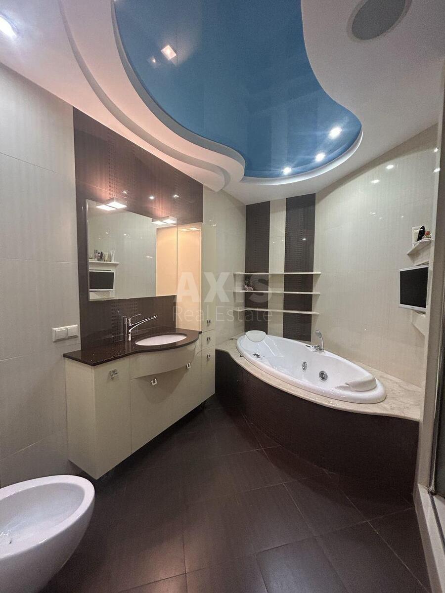 4k apartment vul. Symonenka Vasylja 55