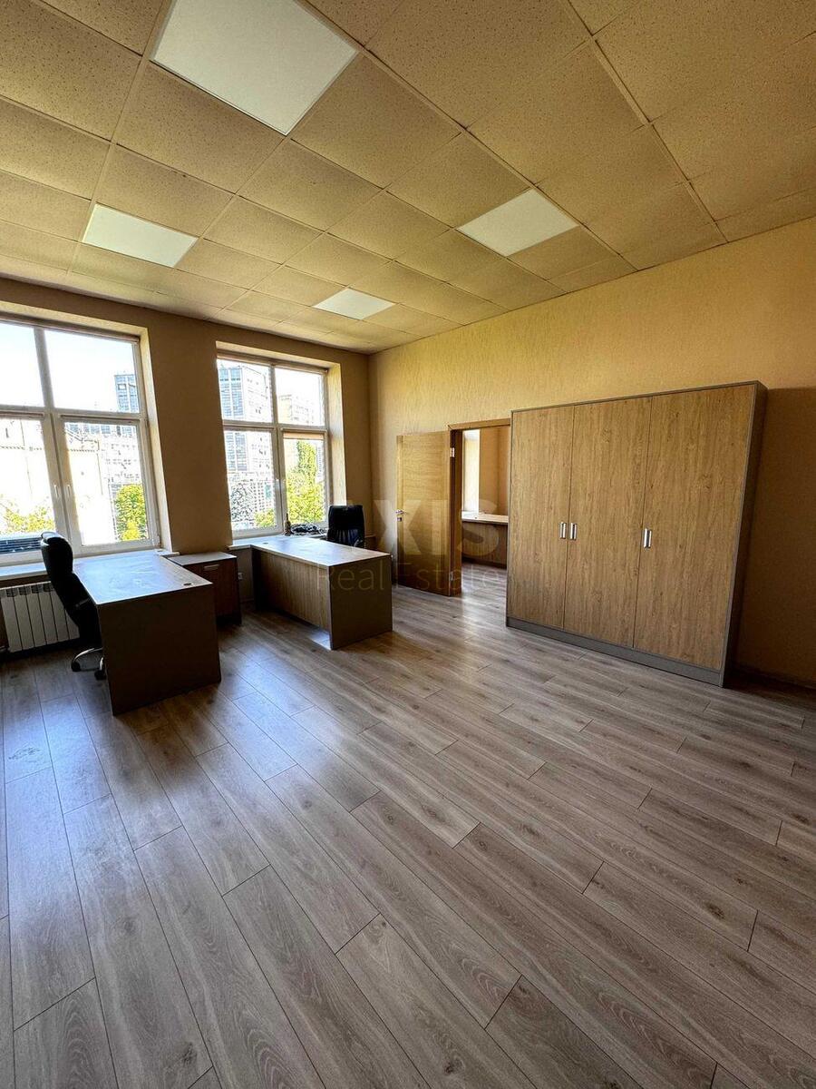 Office vul. Turgenjevs'ka 82, 280m20