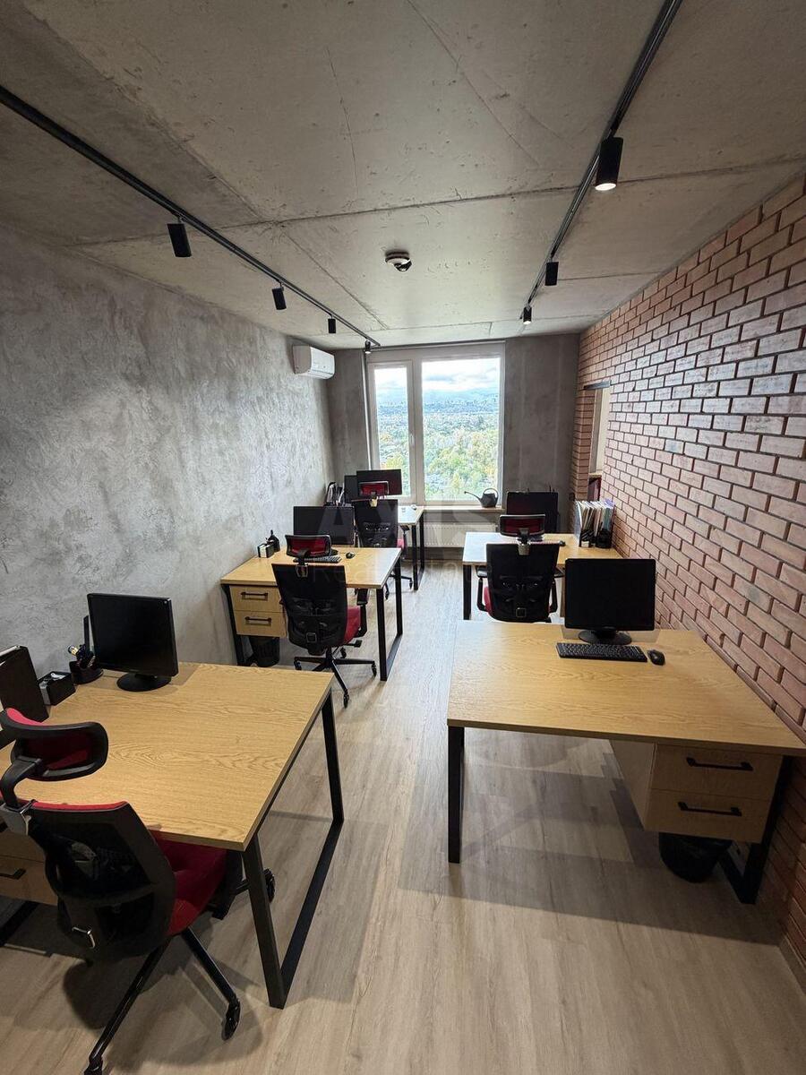 Офис наб. Днепровская 18Б, 47м26135910