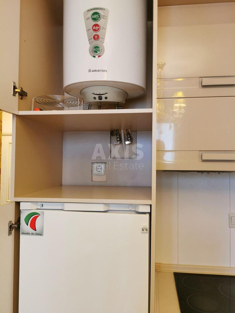 1k apartment nab. Dniprovs'ka 1611836