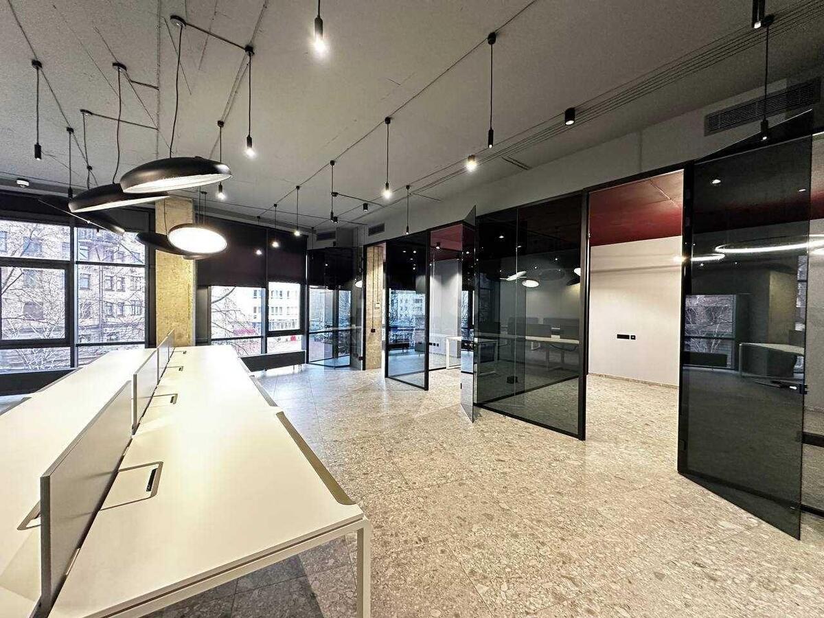 Office vul. Jevgena Konoval'cja 36, 253m25