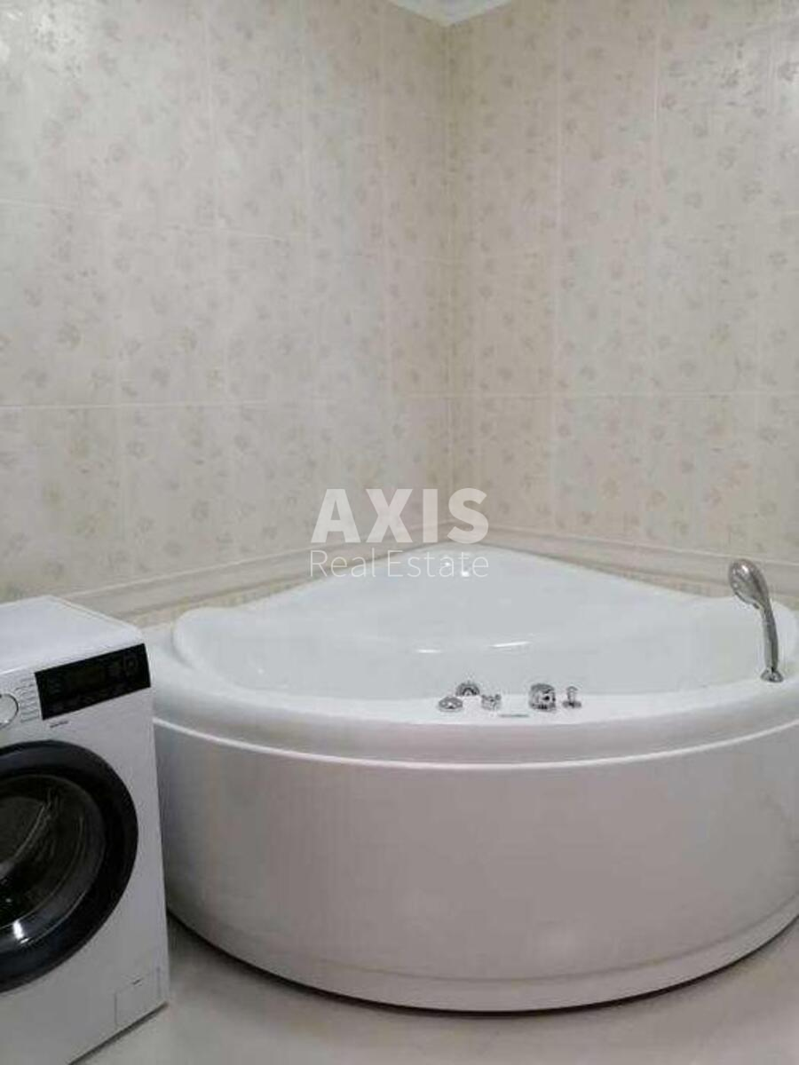 5k apartment vul. Staronavodnyc'ka 4в2