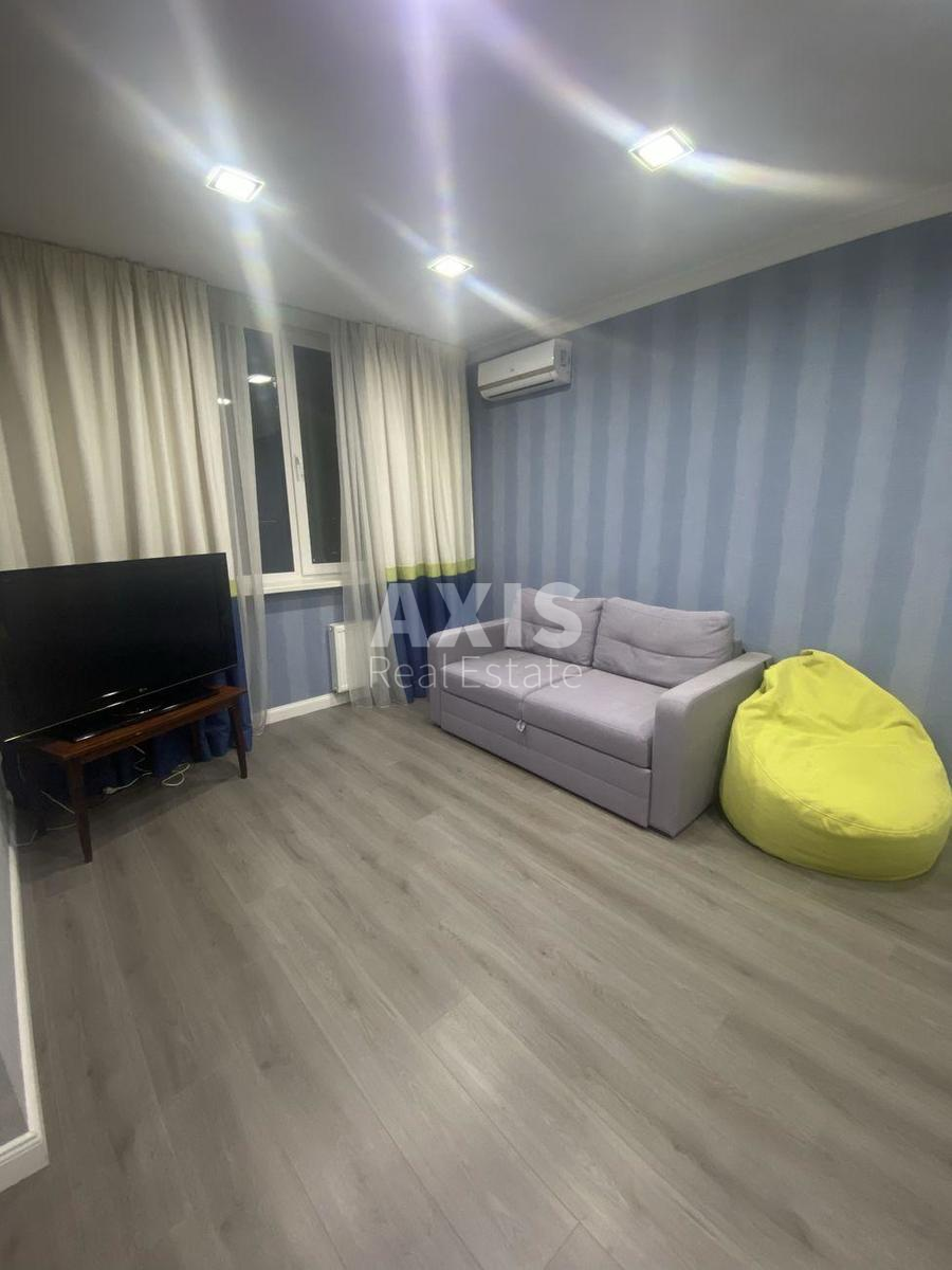 1k apartment pr-t Sobornosti 302