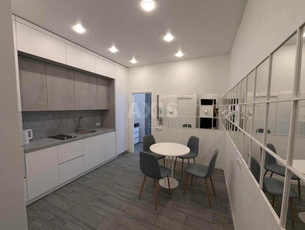 2k apartment vul. Kahovs'ka 600