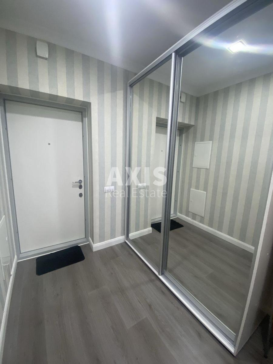 1k apartment pr-t Sobornosti 303