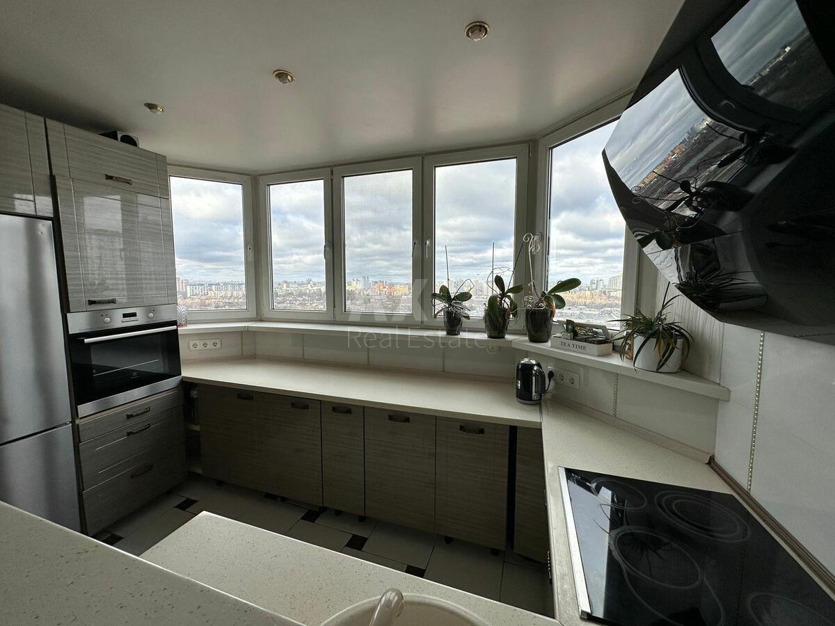 2k apartment vul. Dragomanova 40/3