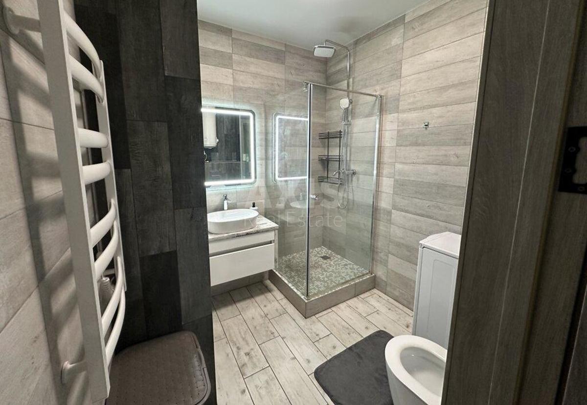 2k apartment vul. Nyzhn'okljuchova 146