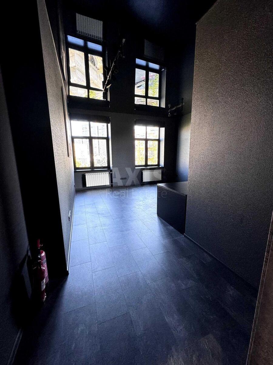 Office vul. Turgenjevs'ka 82, 280m22