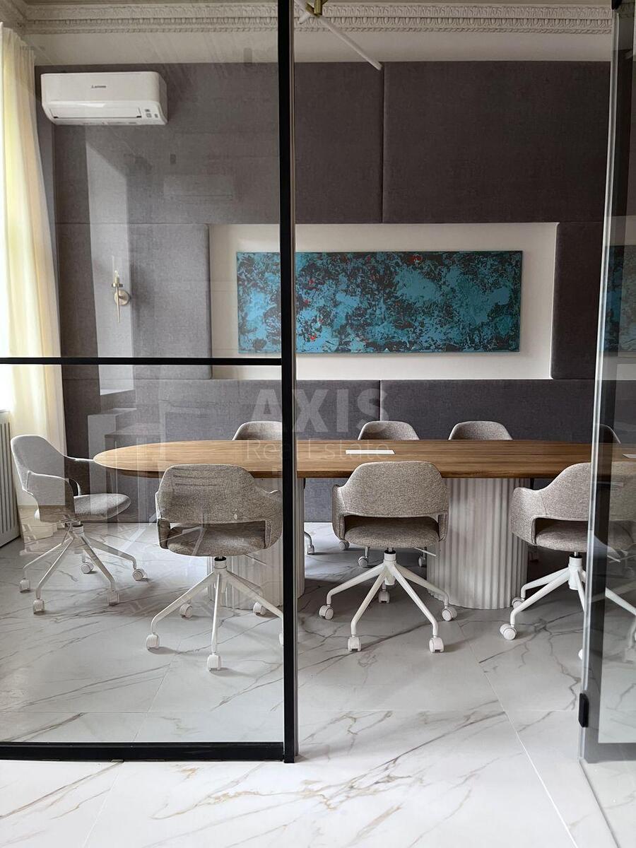 Office vul. Rustaveli Shota 22, 180m210