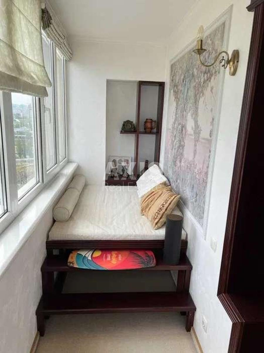 4k apartment vul. Bogatyrs'ka 6/15