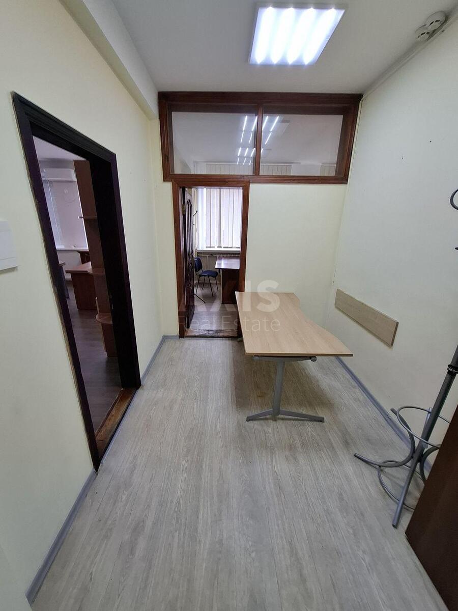 Office bul. Lesi Ukrai'nky 34, 62m20