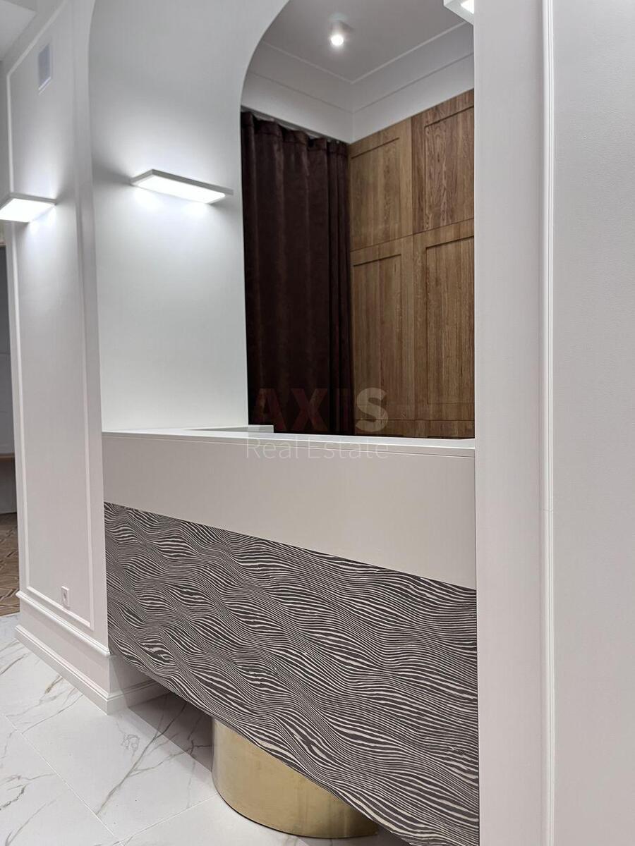 Office vul. Rustaveli Shota 22, 180m211