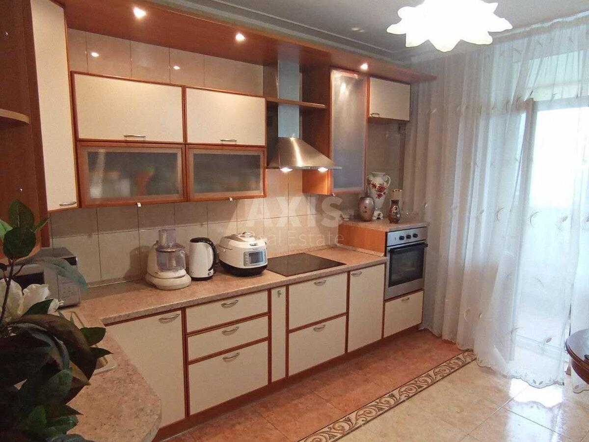 2k apartment vul. Myhajla Maksymovycha 24
