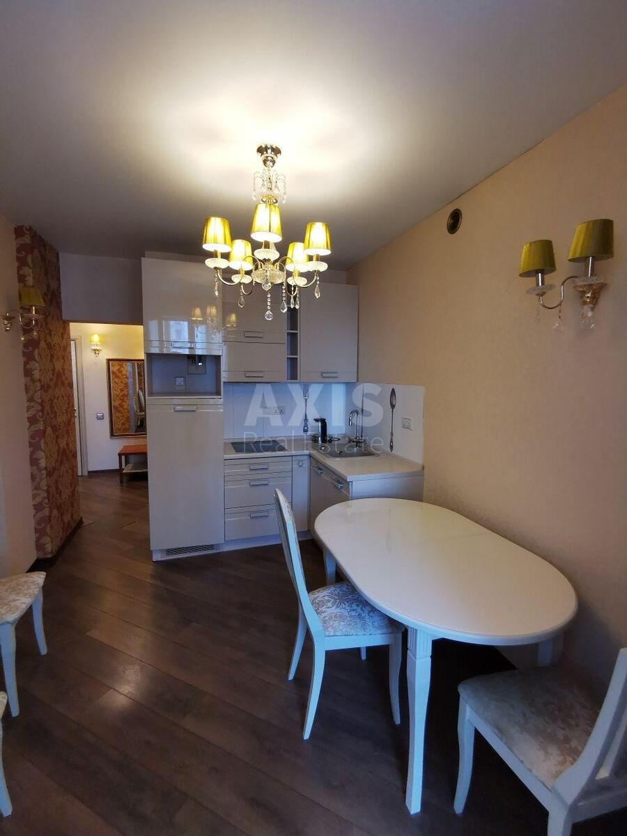 1k apartment nab. Dniprovs'ka 1611839