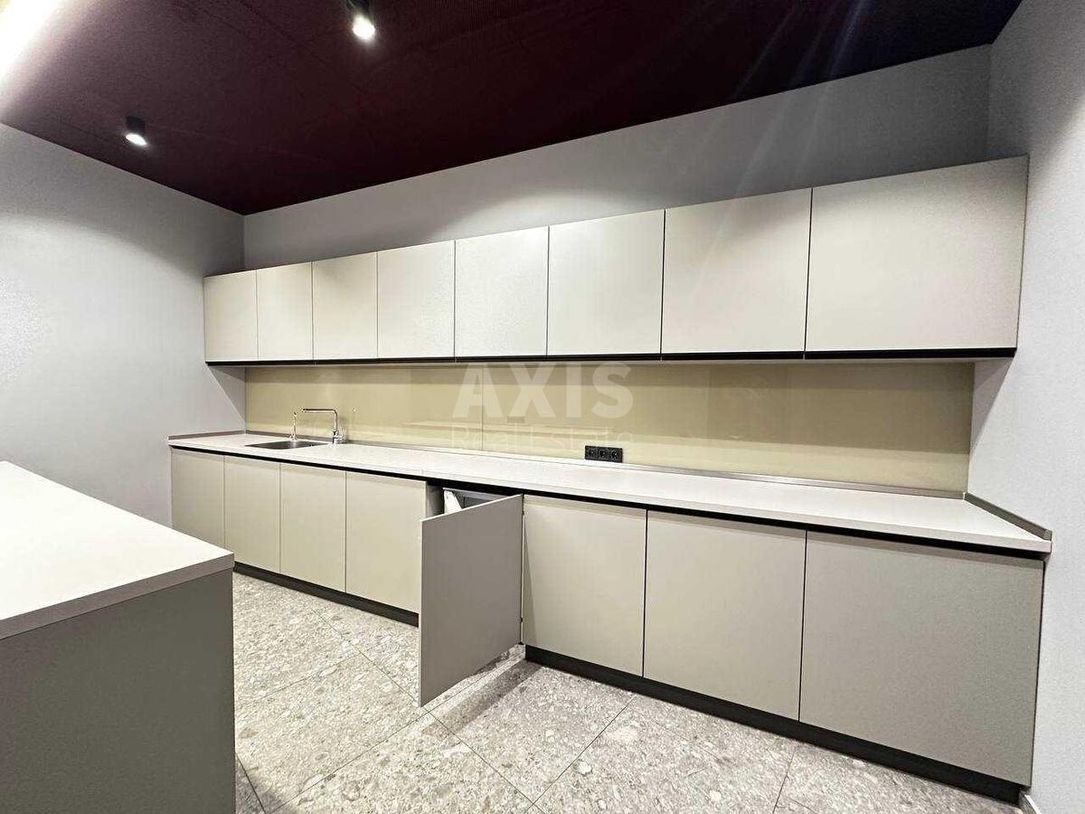 Office vul. Jevgena Konoval'cja 36, 253m28