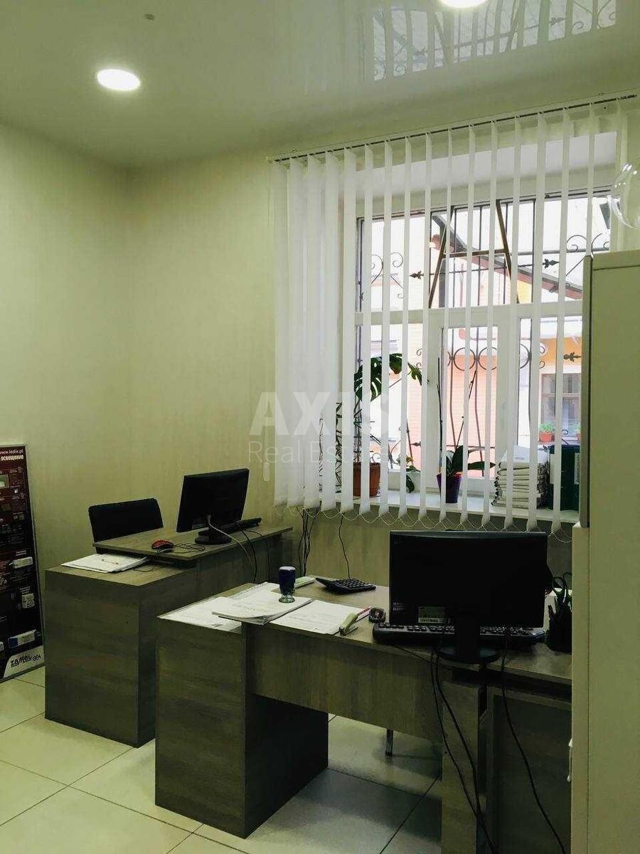 Office vul. Vozdvyzhens'ka 16А, 72m21