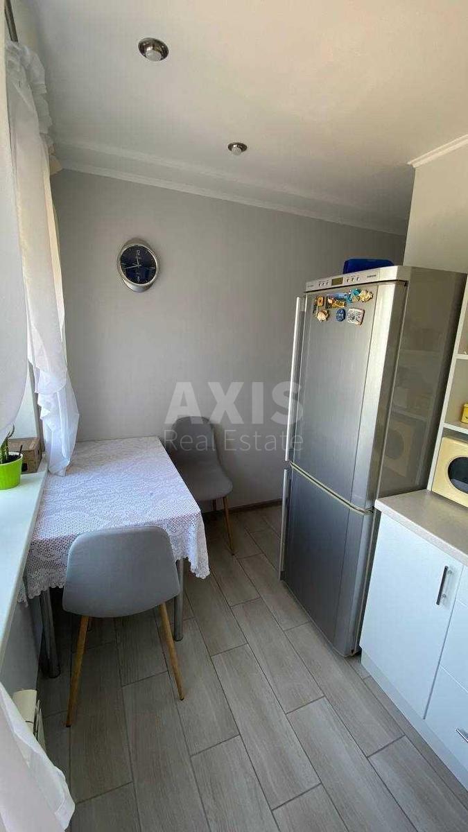 2k apartment vul. Miljutenka 10А0