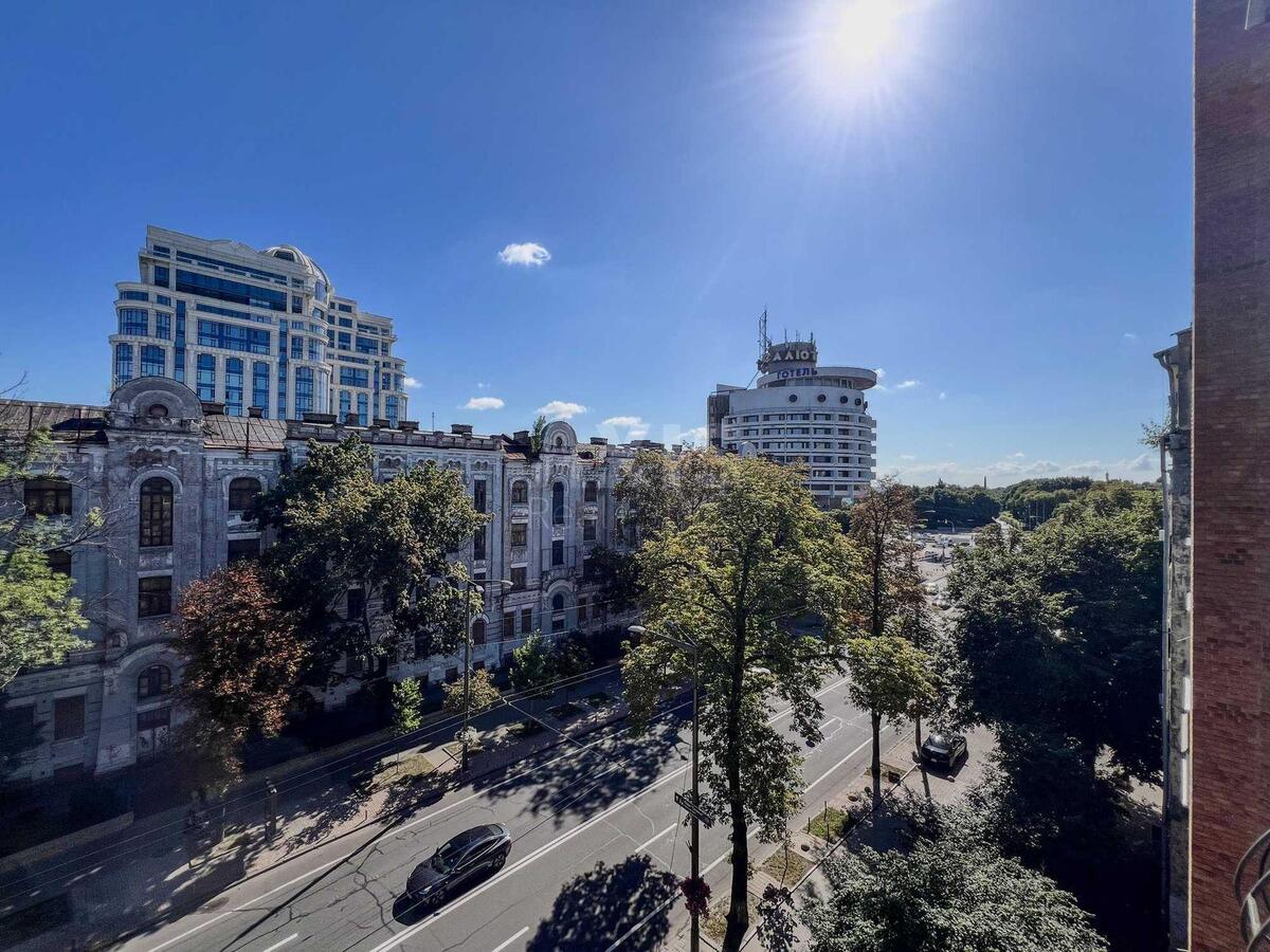 3k apartment vul. Mazepy Ivana 12А15
