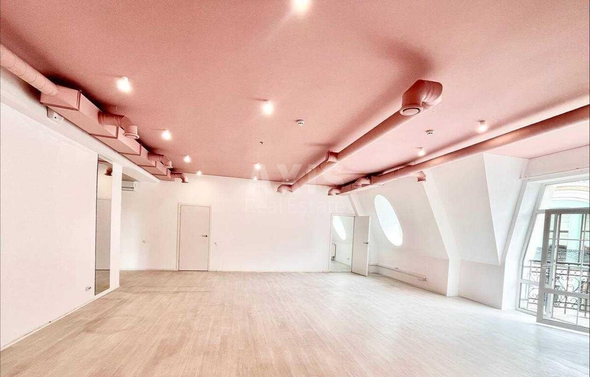 Office vul. Naberezhno-Hreshhatyc'ka 35В, 200m2