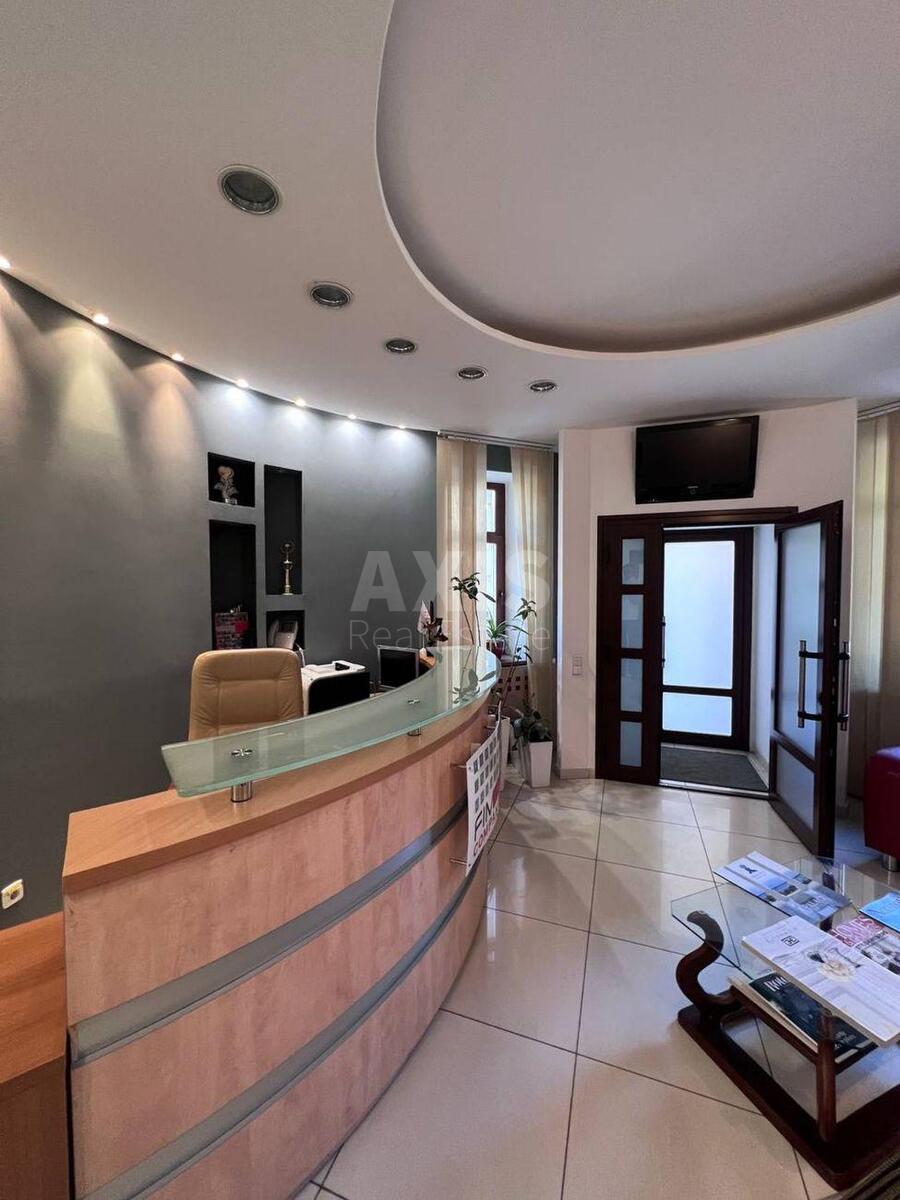 Office vul. Lysenka 2А, 140m25