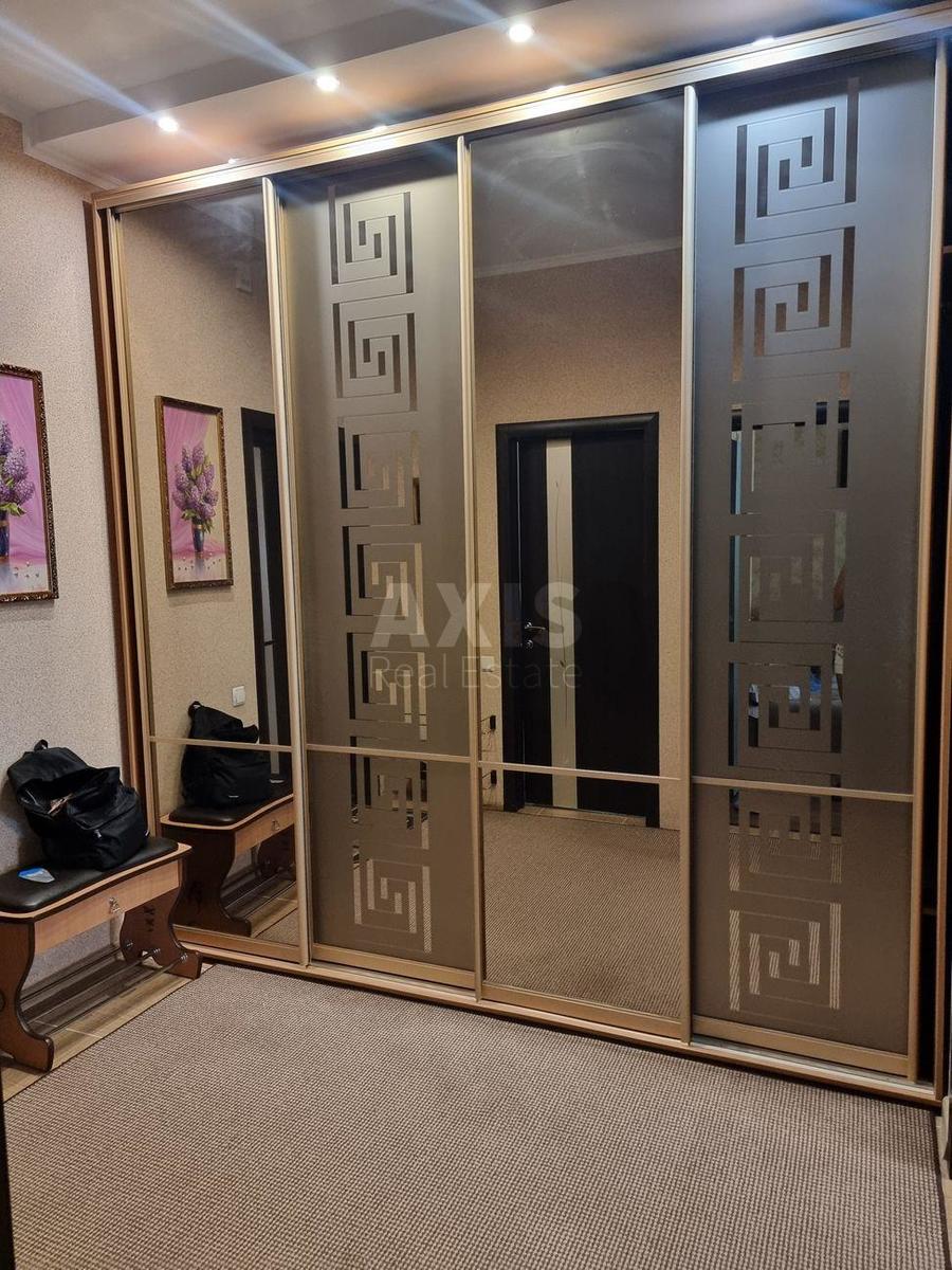 2k apartment vul. Zhyljans'ka 1180