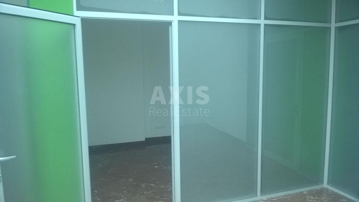 Office vul. Lebedjeva Mykoly 14, 77m27