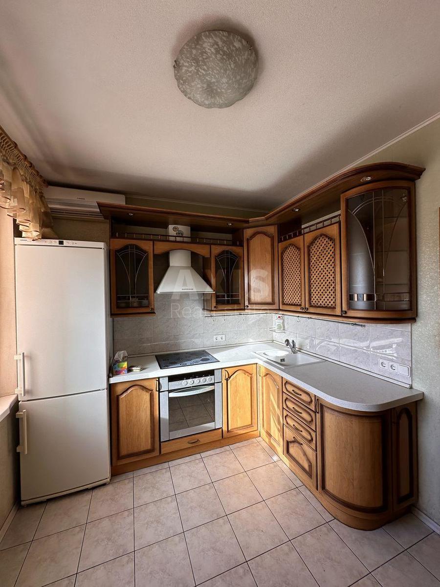 2k apartment vul. Vsevoloda Zmijenka 26