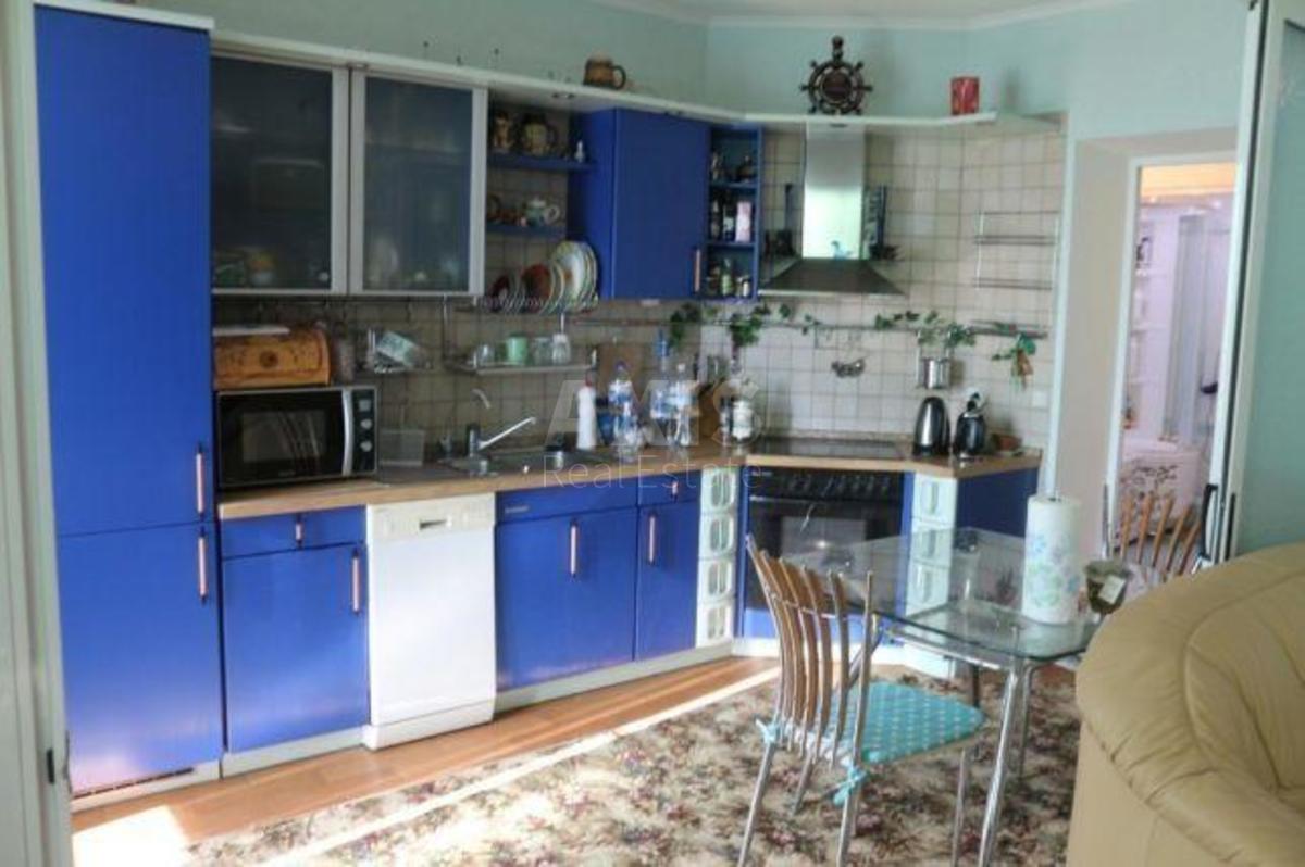 3k apartment vul. Jevgena Konoval'cja 44а