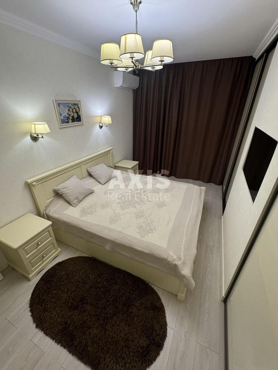 3k apartment vul. Kahovs'ka 606