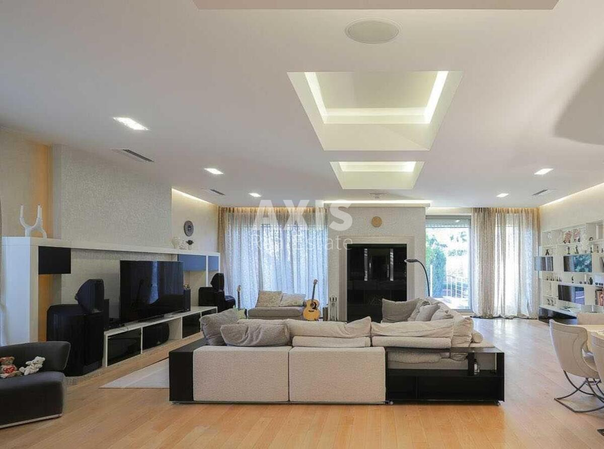 House prov. Snizhnjans'kyj, 640m2, Kyiv city