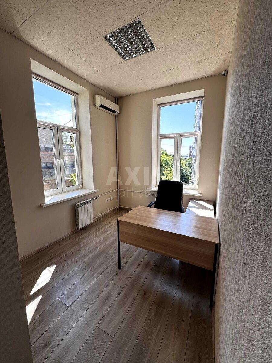 Office vul. Turgenjevs'ka 82, 280m25