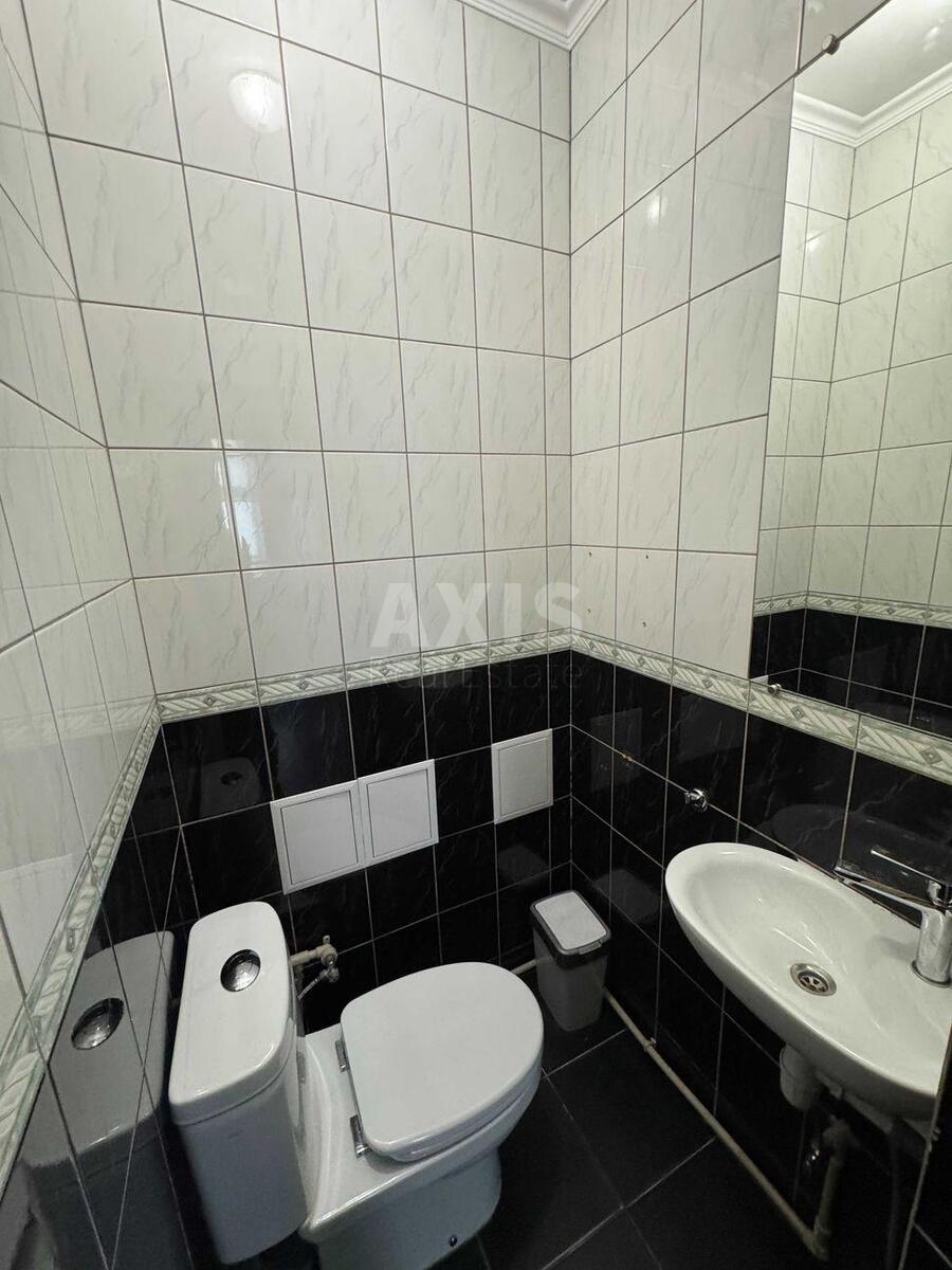 Office vul. Jaroslavs'ka 11В, 77m23