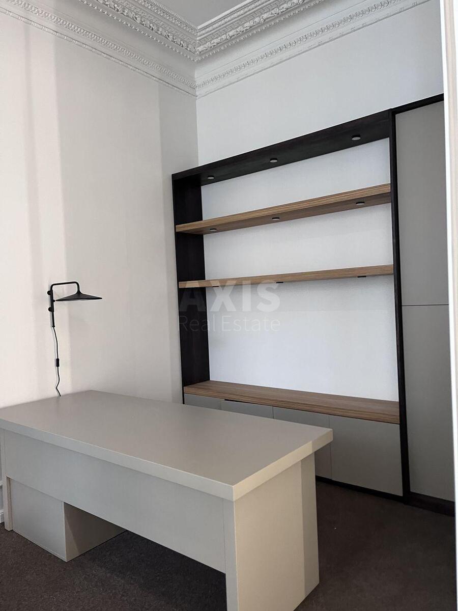 Office vul. Rustaveli Shota 22, 180m213