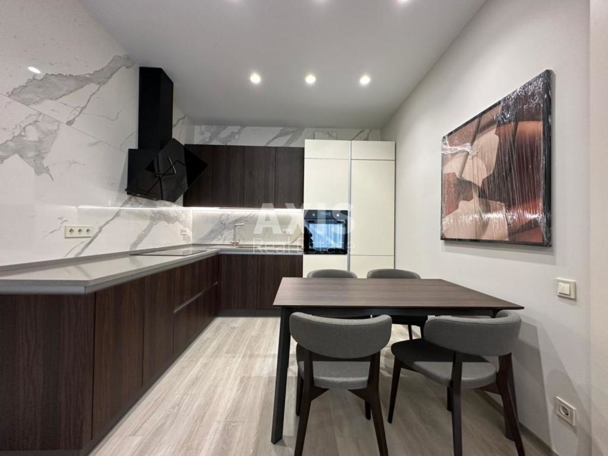 3k apartment vul. Antonovycha 1185