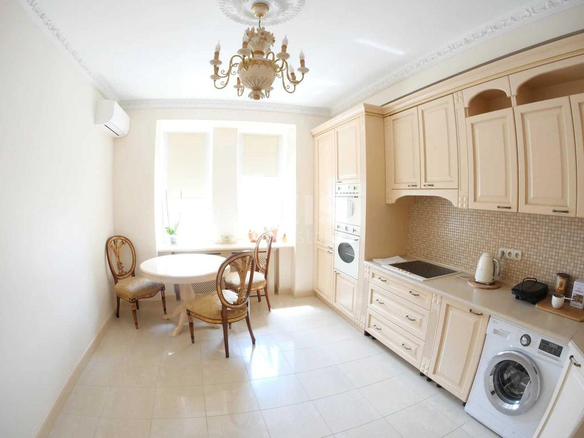 5k apartment vul. Panasa Myrnogo 1210