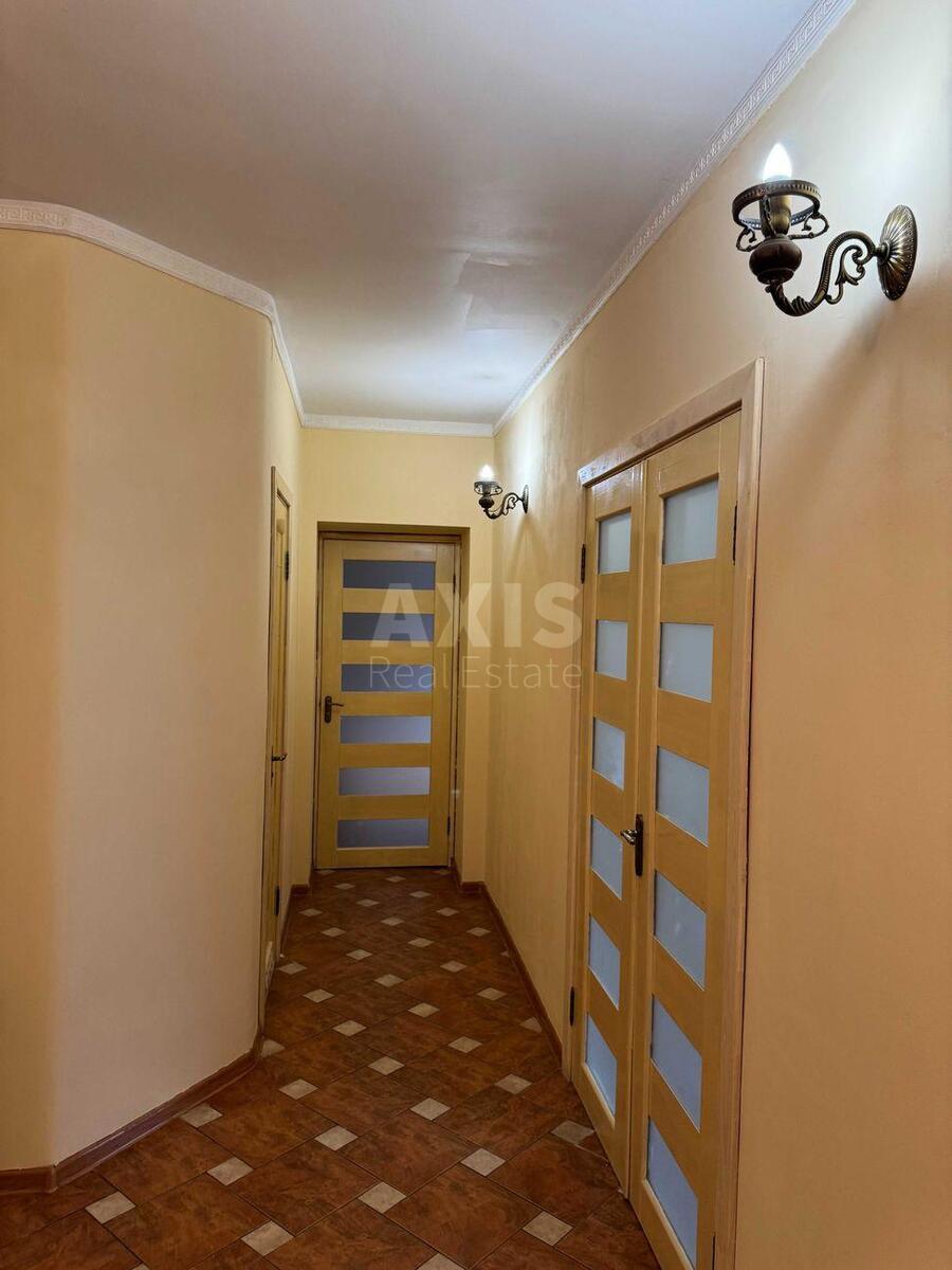2k apartment vul. Yulia Zdanovska 5812
